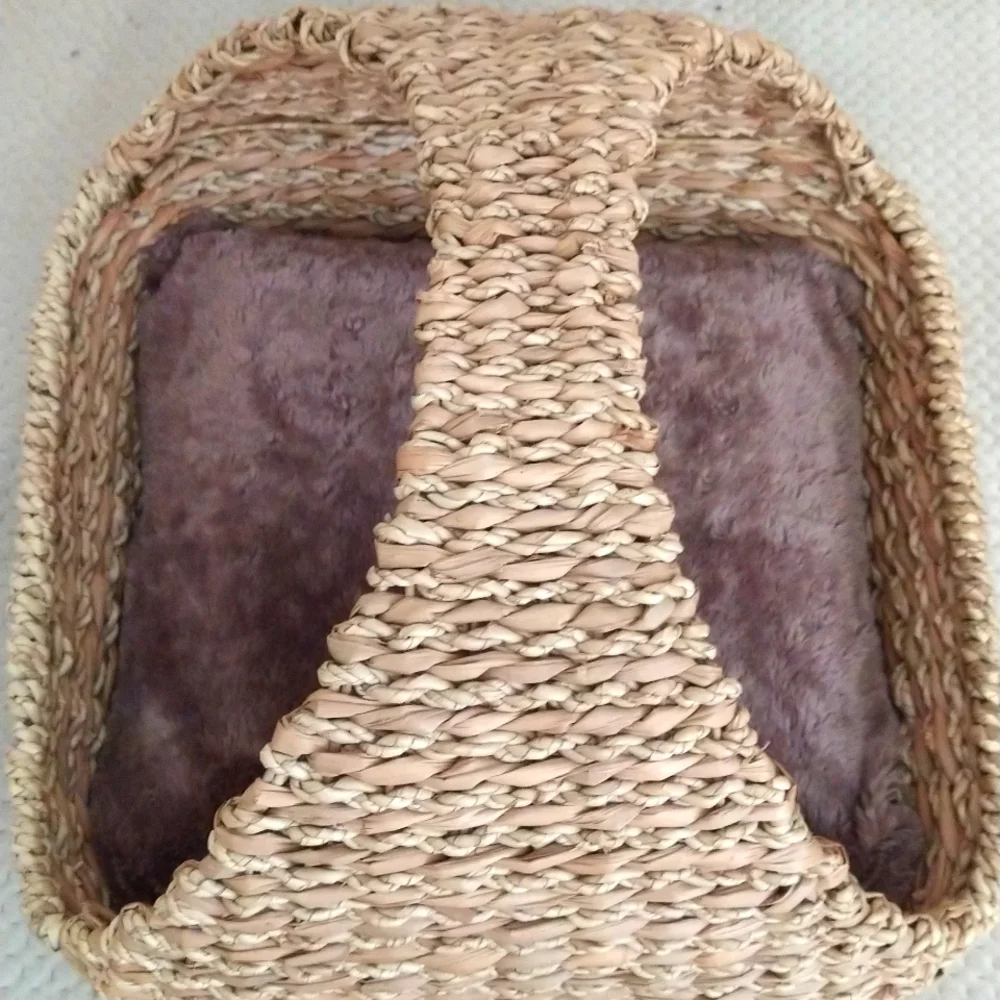 Woven Basket with Plush Cushion Pet Bed Excellent Condition